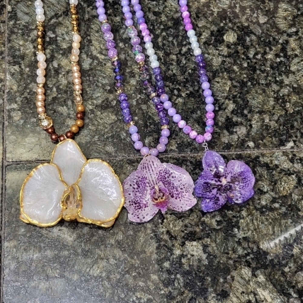 Elegant Purple and White Orchid Necklace Set